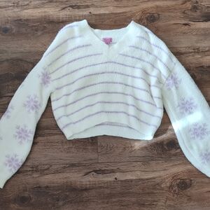 miami by Francesca's White V-Neck Sweater with Lavender Stripes & Snowflakes
